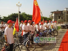 六月五日，我们为母